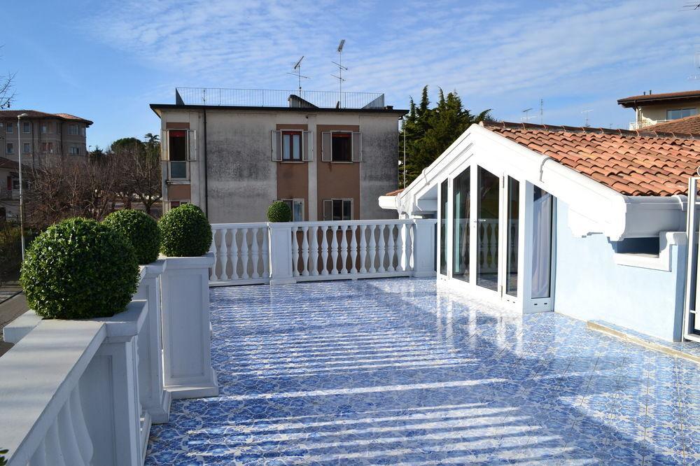 B And B Della Mimosa Desenzano del Garda Eksteriør bilde